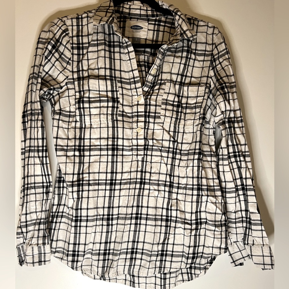 Old Navy B&W Plaid Pullover